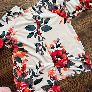 Women’s Coin 1804 Red White Soft floral Top Shirt Bell Sleeves Buttoned Back.